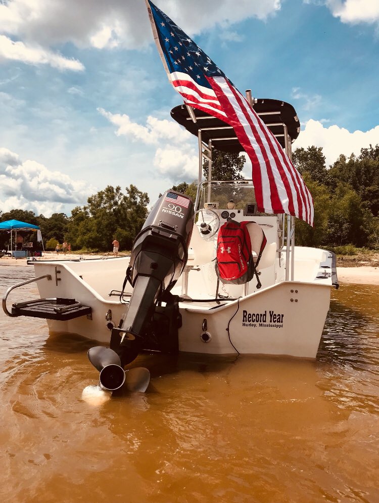 _MrCoachWallace's tweet photo. what about a couple of free tickets to the Nashville show in May so I won’t have to sell my boat to go @ericchurch #ImADesperateMan https://t.co/zFHMaDaDiu