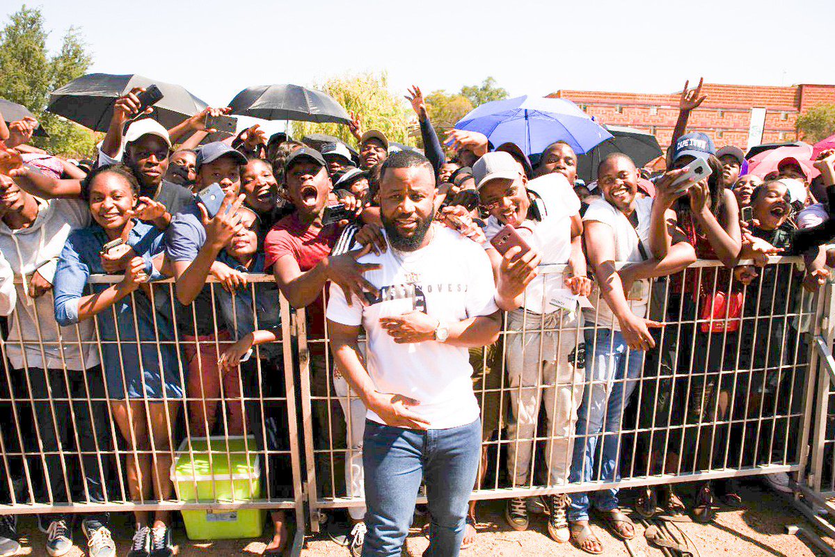 OM_OnTheMoney's tweet photo. If you're at @ULvarsity today for #OMGWAP. Find yourself with @CassperNyovest in this photo. Retweet when you do.  👀 https://t.co/q51JYavC7a