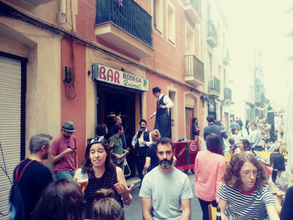GraciaComerc's tweet photo. I seguim amb el #ComerçalCarrerGràcia ! Activitat fins les 21h a les Associacions de comerciants de la Riera de Sant Miquel, Verdi i Astúries!!! No us ho perdeu!!! #ObrimPerTu
@Bcn_Gracia @BCN_Comerc https://t.co/zqY406jbHb