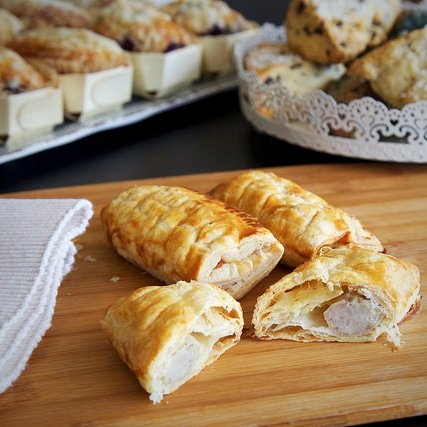 thepantrykc's tweet photo. Sausage Rolls are going in the oven now and will be ready to warm you up soon! .
#thepantrykc #sausagerolls #breakfast #breakfastkc #weekendbreakfast https://t.co/D6kxd3hWfV