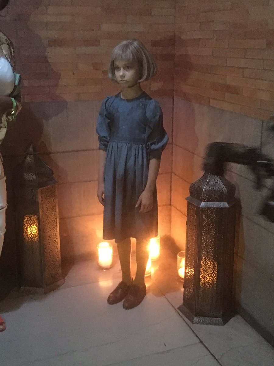 MufsinM's tweet photo. Making myself comfortable with some creepy guests last night at a screening for @haunting. #HauntingofHillHouse #Netflix #highlinehotel https://t.co/ohW79csVc4