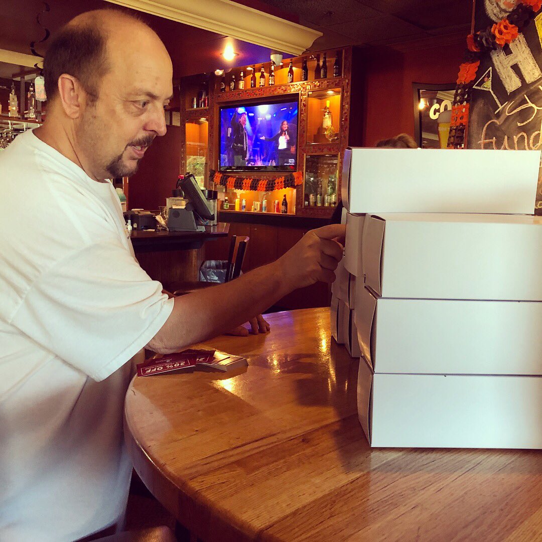 HRBMP_org's tweet photo. We are out here in full force for our #flapjackfundraiser! We’re at the Applebee’s on Kempsville Rd in Virginia Beach until 10 a.m. Come join us for a great breakfast and awesome raffle prizes! 🥞 https://t.co/jDMKUms4E2