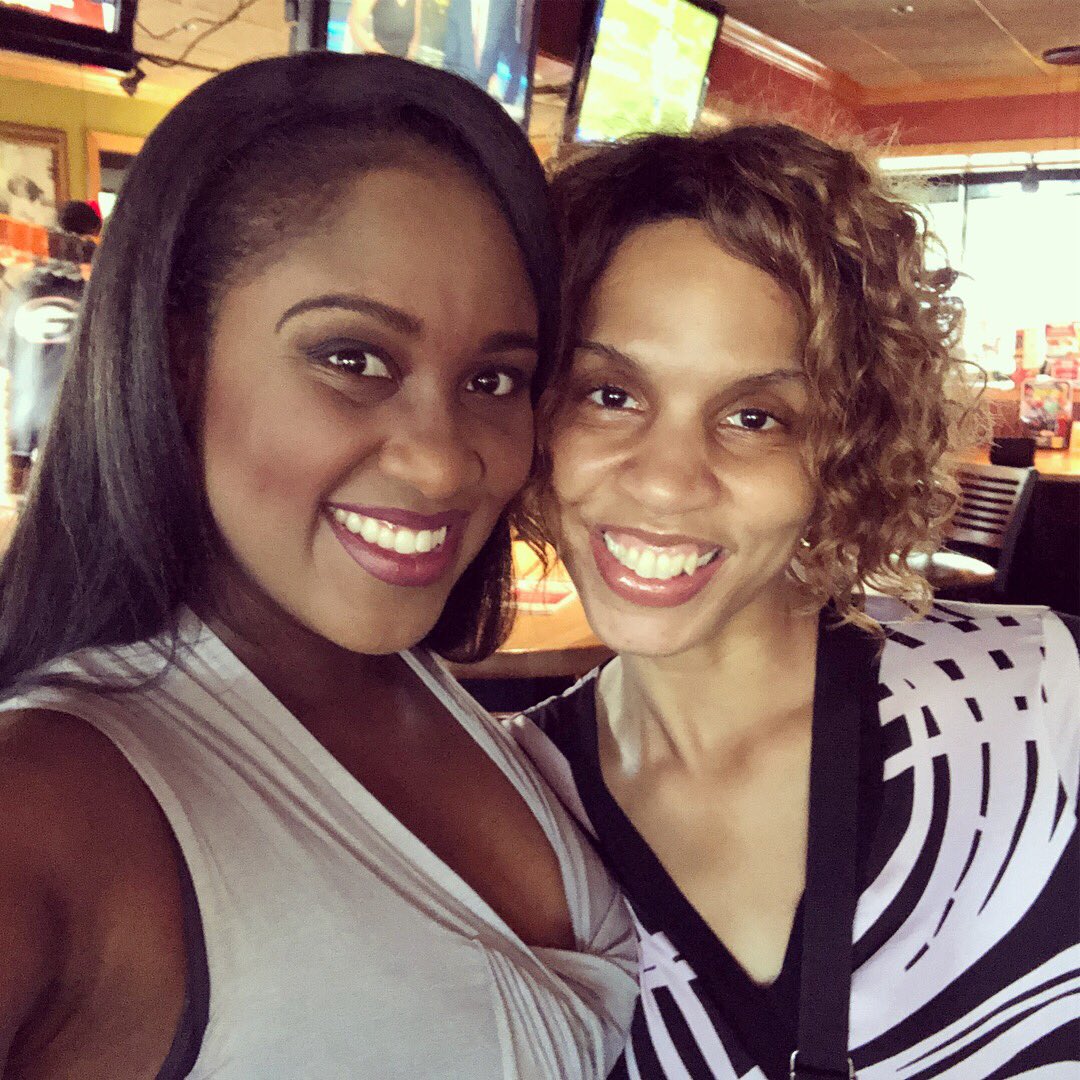 HRBMP_org's tweet photo. We are out here in full force for our #flapjackfundraiser! We’re at the Applebee’s on Kempsville Rd in Virginia Beach until 10 a.m. Come join us for a great breakfast and awesome raffle prizes! 🥞 https://t.co/jDMKUms4E2
