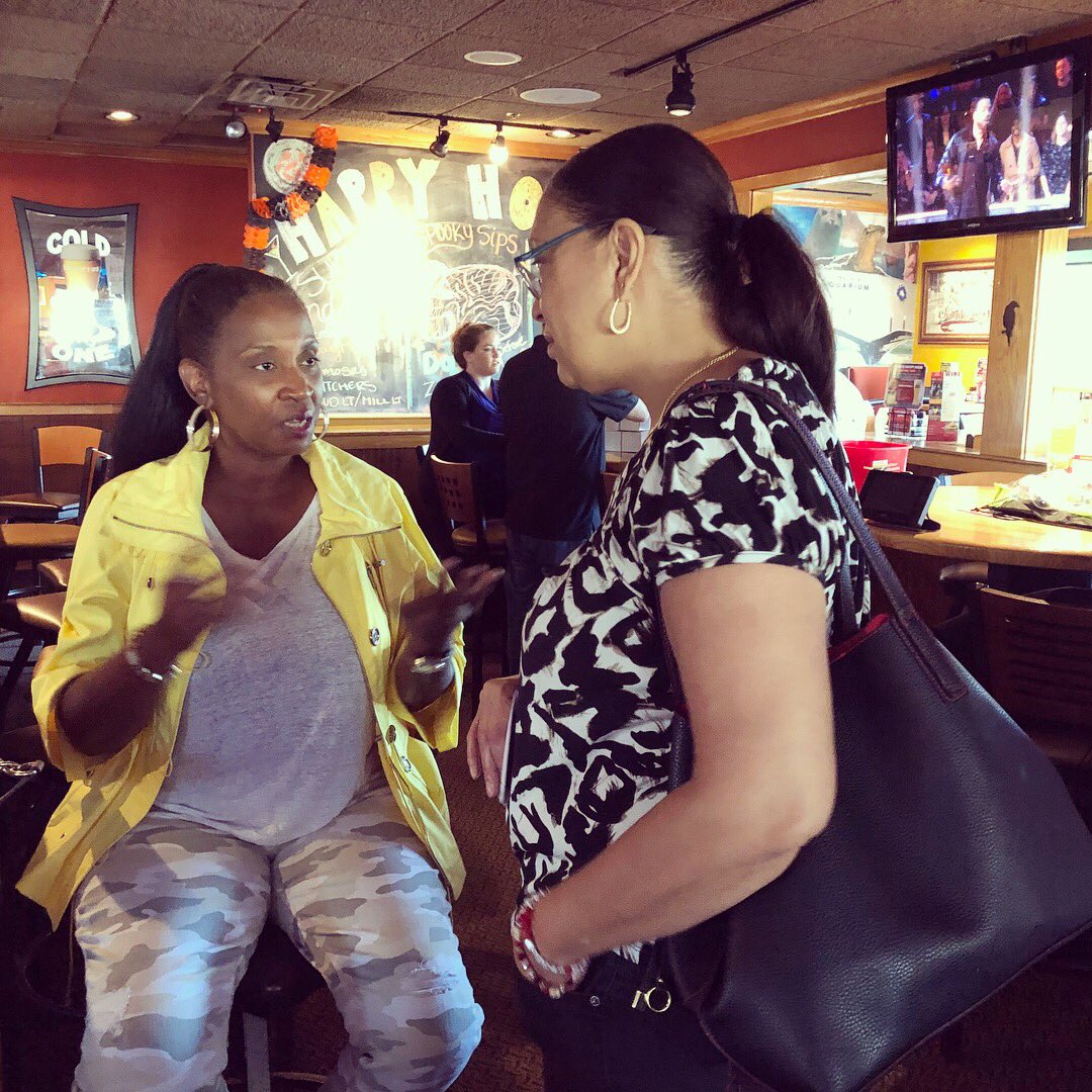 HRBMP_org's tweet photo. We are out here in full force for our #flapjackfundraiser! We’re at the Applebee’s on Kempsville Rd in Virginia Beach until 10 a.m. Come join us for a great breakfast and awesome raffle prizes! 🥞 https://t.co/jDMKUms4E2