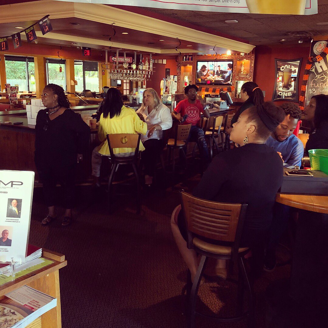 HRBMP_org's tweet photo. We are out here in full force for our #flapjackfundraiser! We’re at the Applebee’s on Kempsville Rd in Virginia Beach until 10 a.m. Come join us for a great breakfast and awesome raffle prizes! 🥞 https://t.co/jDMKUms4E2