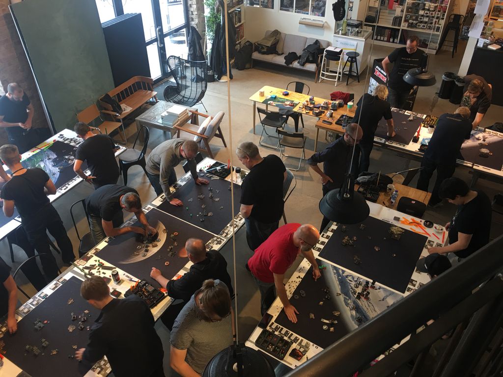 FirstPlayerCC's tweet photo. 24 deltagare i dagens Store Championship i X-Wing Miniatures Game! Match 3 av 4 i full gång, därefter semifinaler för dagens fyra bästa spelare. @FFGOP @FFGames @Asmodee_nordics #xwing #xwingminiatures https://t.co/PXv4QpE2BQ
