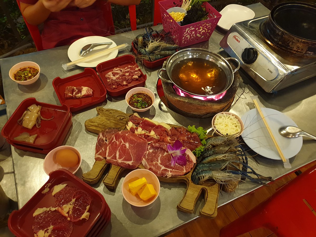 Rtee_ling's tweet photo. #Beefbuffet ชอบเนื้อย่างมาตำ มี2หม้อ ย่างด้วย ต้มด้วยก็ได้ เนื้อวัวหมักนุ่มดี กุ้งก็สดด้วย เลิฟค่ะร้านนี้ น้ำจิ้มแบบแจ่วฮ้อนอร่อย อีก2อย่างไม่โอ รวมๆถือว่าผ่าน คุ้ม หัวละ 199 ไม่จำเวลา พิกัด3แยกตรงเรือนไทยไม้งาม หลัง มข. https://t.co/6NBmioKBrF