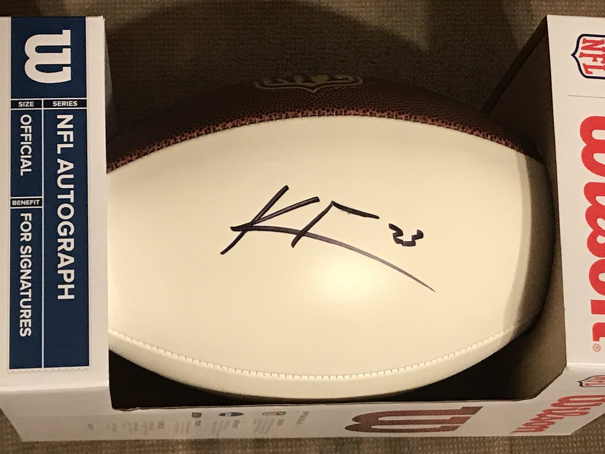 barrow5_justin's tweet photo. @Chiefs @ChiefsRewards Thank you so much for this awesome football that is signed by the best corner in the league @KeFu11er! #ChiefsKingdom #KCChiefs #BestRewardsProgram #GoChiefs https://t.co/QzOw7tZhGD