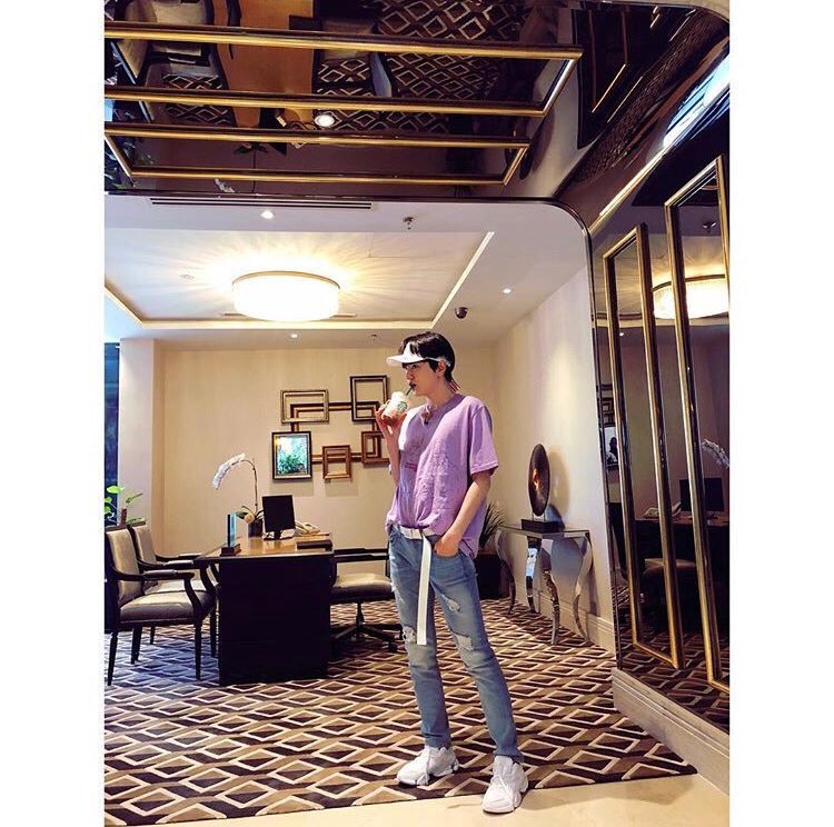 SungjongAr's tweet photo. 📷
181006|| تحديث سونغ جونق في الانستقرام : " #ملك_المبيعات_تيڤي #ماليزيا #10:50م #ابقوا_مترقبين #لنبعها_جميعها 🤟🏻👍🏻👀 "
https://t.co/mvJNTszemU https://t.co/rMIn1HHp15
