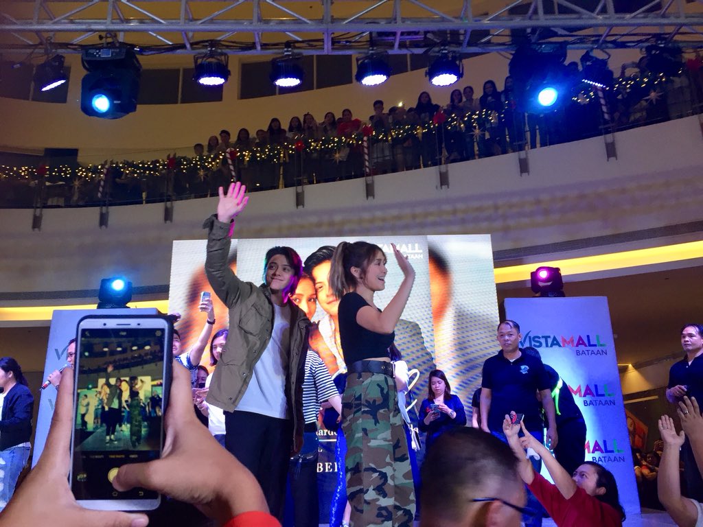 nycklle's tweet photo. Nakita ko narin kayo sa personal!!! @bernardokath @imdanielpadilla sobrang sayaa langggg https://t.co/PRzkIMkMql