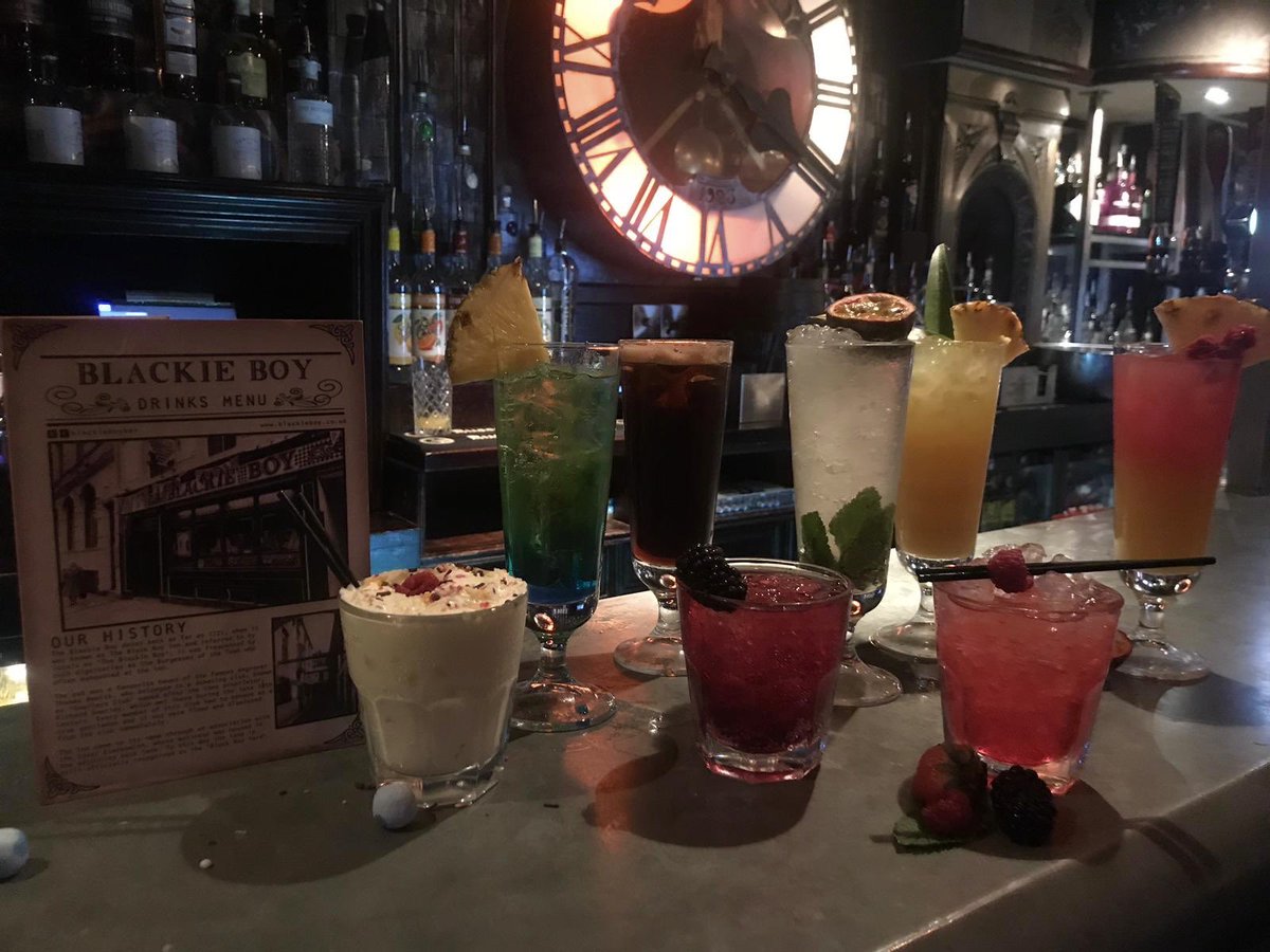 SATURDAYS IN BLACKIE BOY 🍺 

HAPPY HOUR 5PM - 11PM!

2-4-1 on all Cocktails.