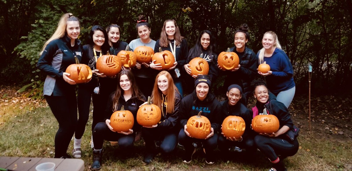 _NFVB's tweet photo. ITS SPOOKY SZN ! 🕸🎃 #RAIDERS https://t.co/gUwf1DEBHr
