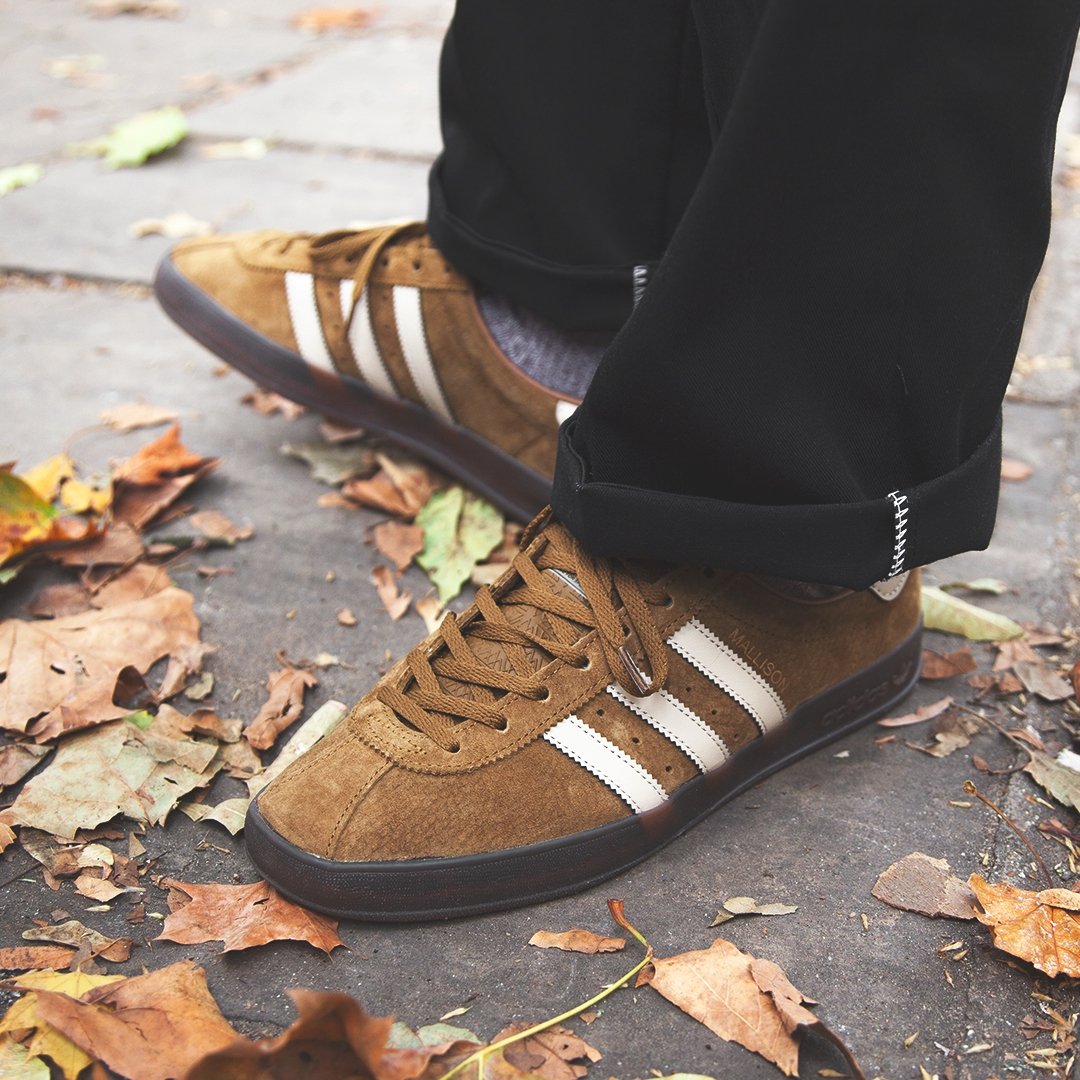 London on Twitter: "Here's an 'On the Foot' shot of the adidas Mallison SPZL | Now available in-store and online. Sizes range from UK6 - UK10.5 (including half sizes), priced at £