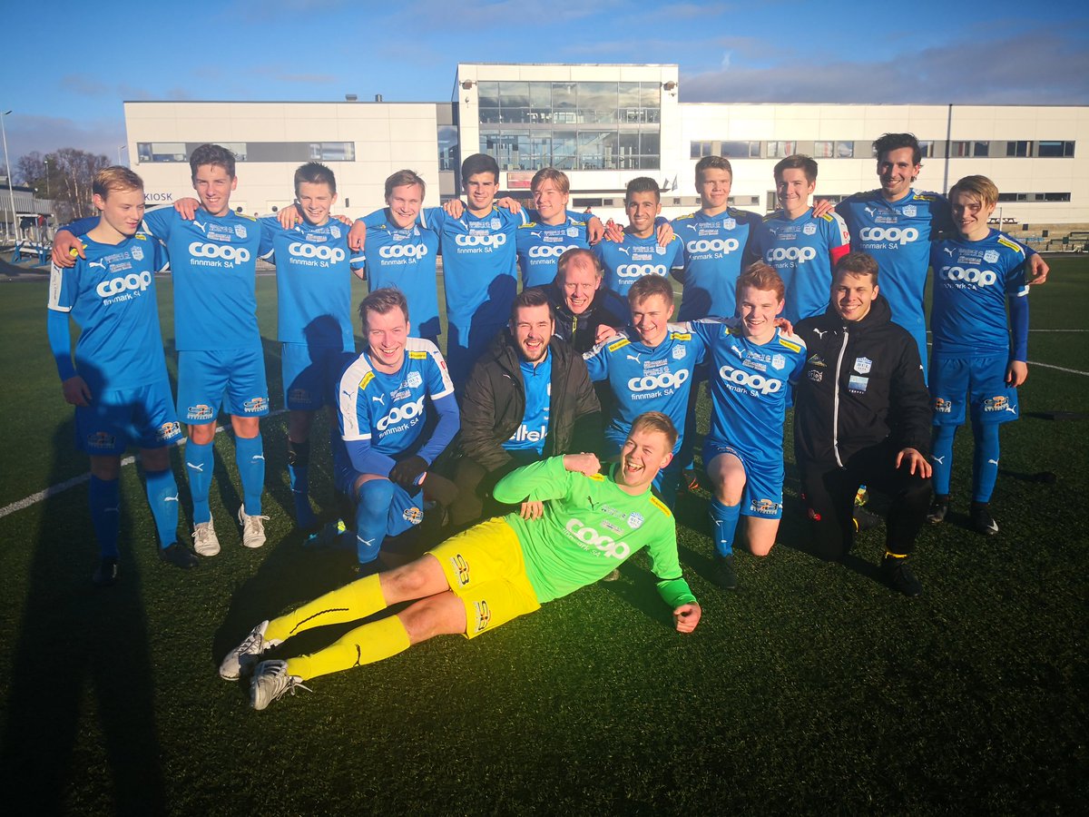 Bulfotballherre's tweet photo. Deilig å avslutte serien med solid spill og seier 4-2 over Honningsvåg 🤘#viebul https://t.co/gYlabQCjiE