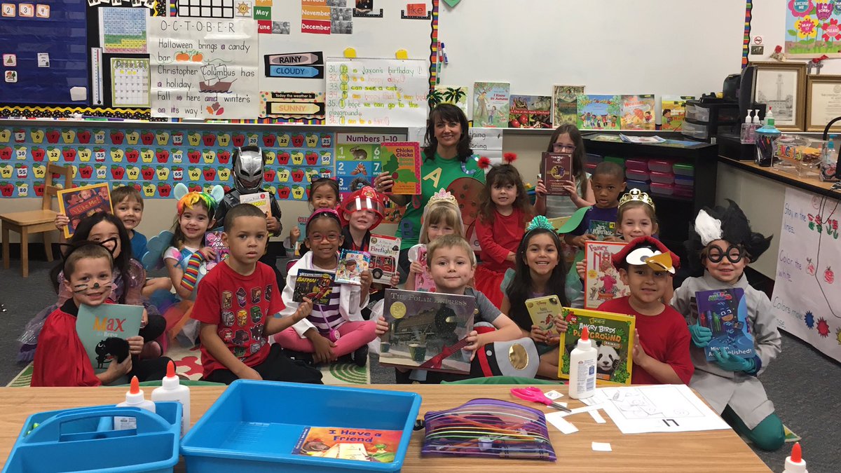 myphillips83's tweet photo. So excited for our Storybook Character Parade! @PowellCISD https://t.co/Bn2xptqcgC