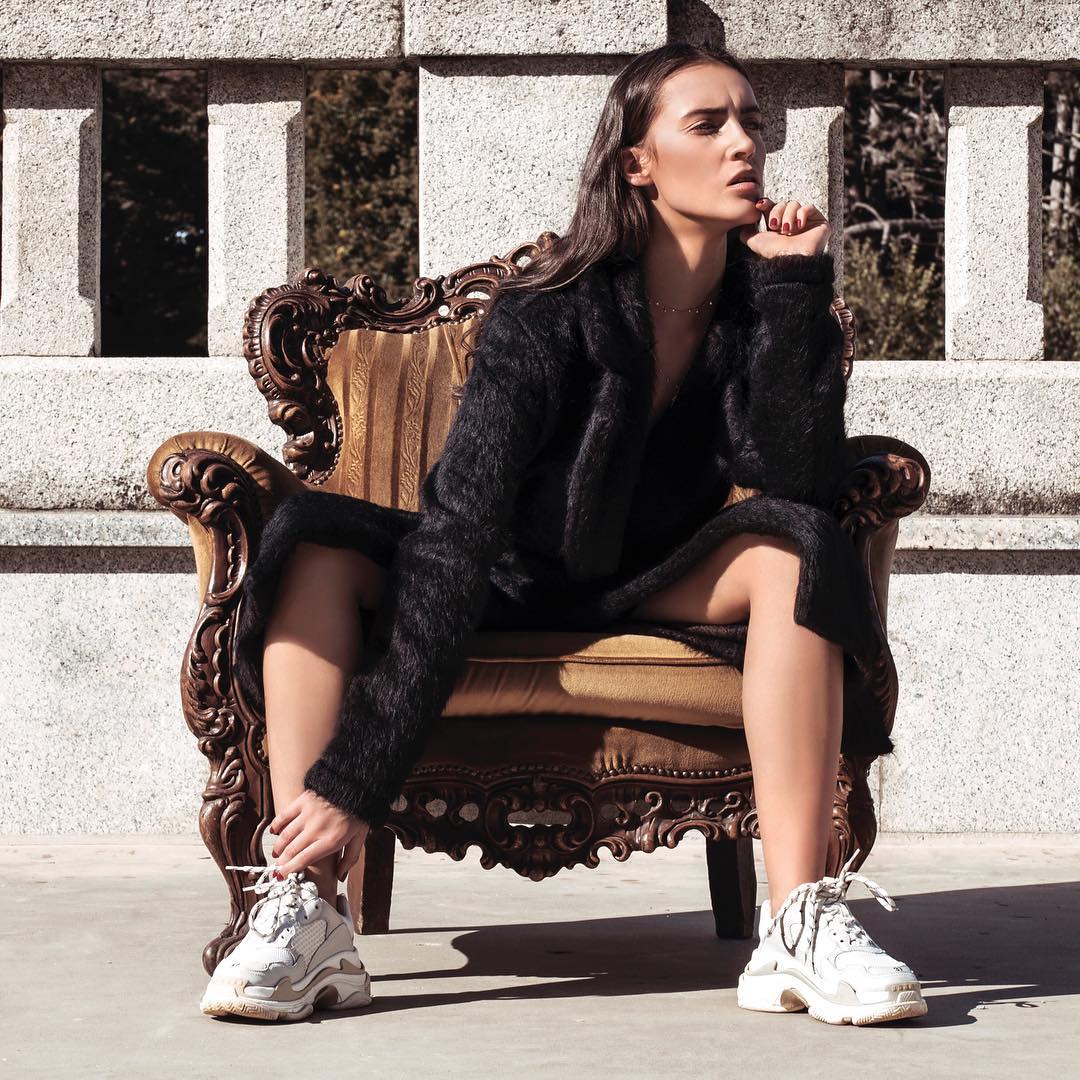 mformodelsblog's tweet photo. Michalina Strabel (Poland's Next Top Model cycle 4) modeling for Manzzano by Alexandra Winkler FW 2018 collection! Photo by Karolina Hinc! #TOPMODELWORKS #PNTM #PolandsNextTopModel #TopModelapolska #MichalinaStrabel #Manzzano #KarolinaHinc #Fashion #campaign #model #fallwinter https://t.co/3Ky4v6wad1