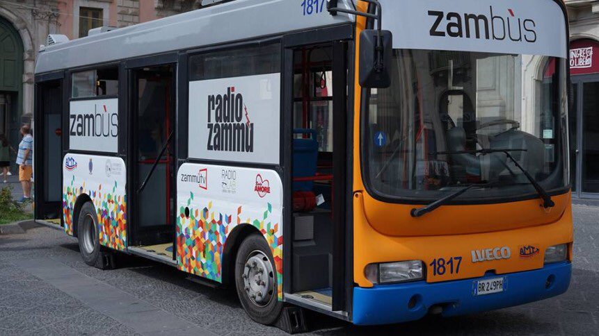 radiozammu's tweet photo. Pronti per il #LungomareFest?
Noi saremo in diretta a bordo del nostro #Zambus dalle 16 alle 20 e abbiamo in serbo tanta musica (anche live) e tante sorprese per voi! 
Che aspettate? Venite a trovarci! https://t.co/ZNiWwSp92v