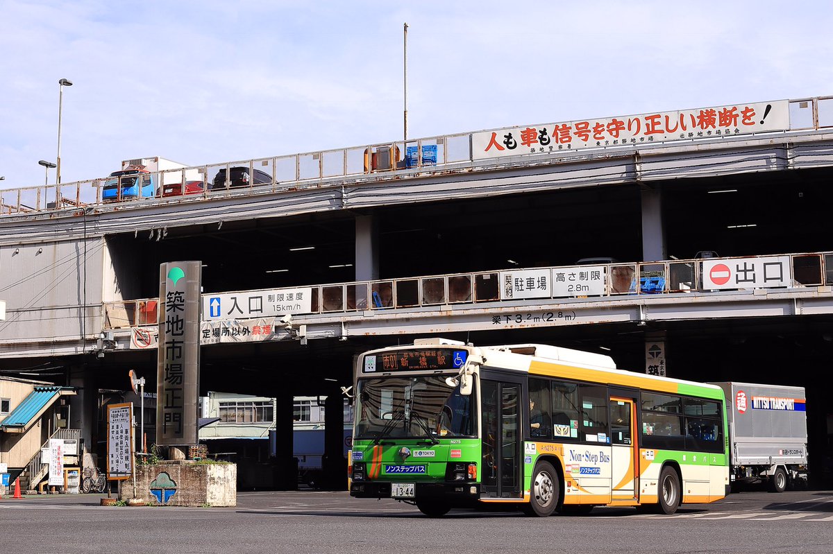 きこうさんのツイート 本日10 6 土 をもって築地市場が閉場 そのため市01系統の築地市場行きも見納めとなりました 市場内のトラック やターレなどがひっきりなしに走り回る忙しい状況の中を都バスが走るのはちょっと変わった雰囲気でした あと 早朝1本だけの築地市場