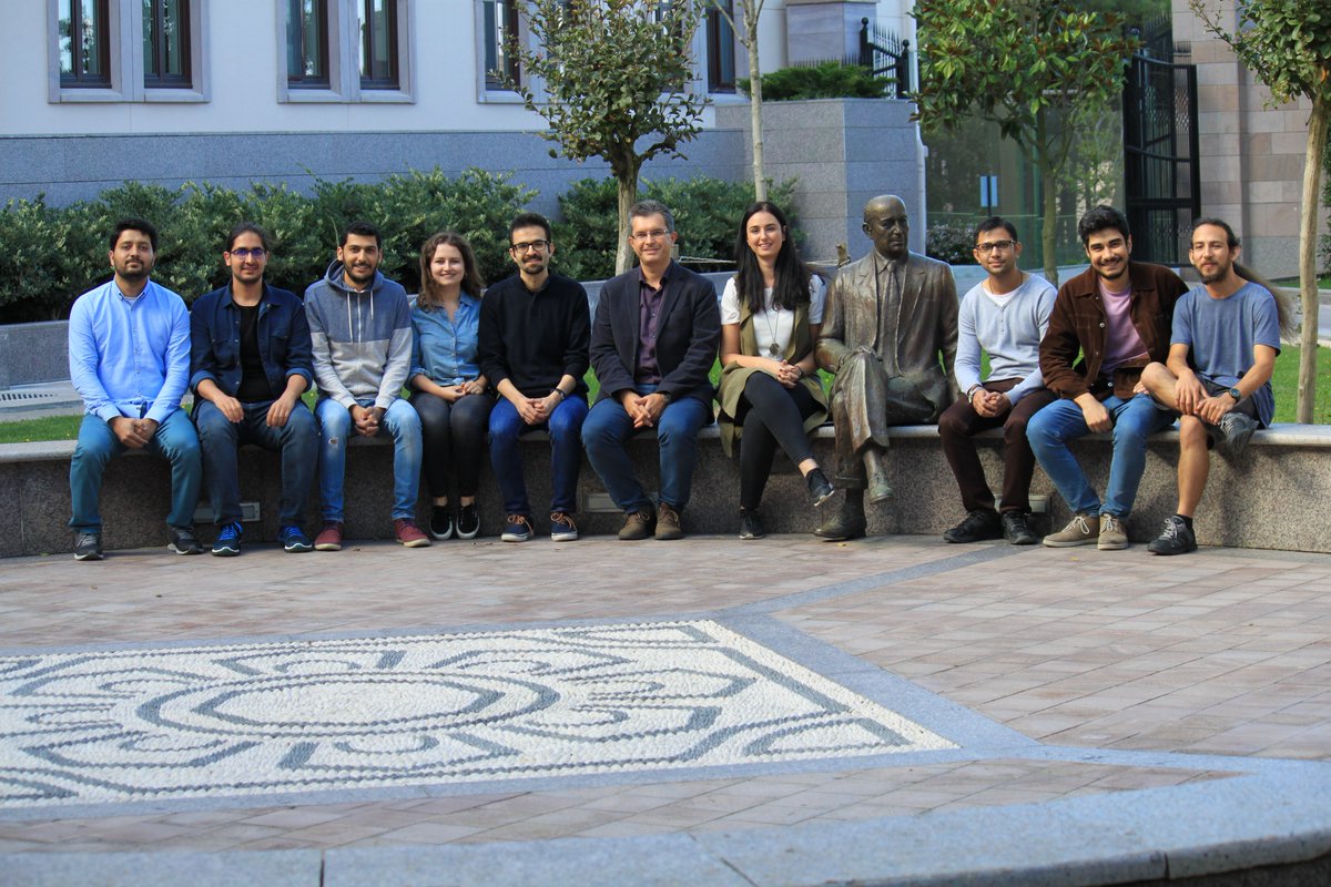 kirazlab's tweet photo. Members of Koç University Optofluidics and Nano-Optics Research Laboratory, 2018 Edition https://t.co/xhKQSA54au