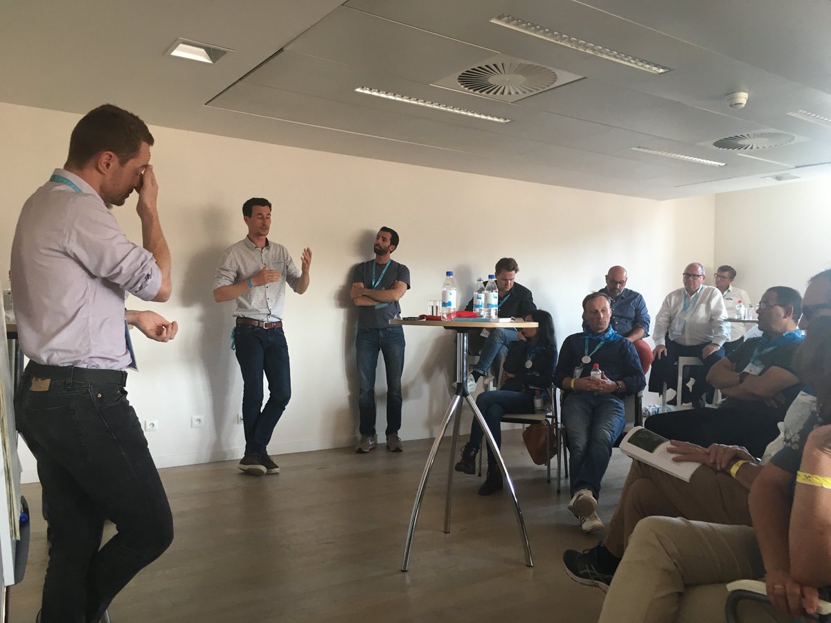 stefjuan's tweet photo. #BiennaleRE @RsoEntreprendre @VilleBruxelles. Atelier structurer son équipe de direction. Salle comble pour écouter des chefs d’entreprise qui échangent et partagent leurs expériences de croissance. Comment faire pour ne pas se planter lors d’un recrutement structurant ?... https://t.co/8S7YGwyMCD