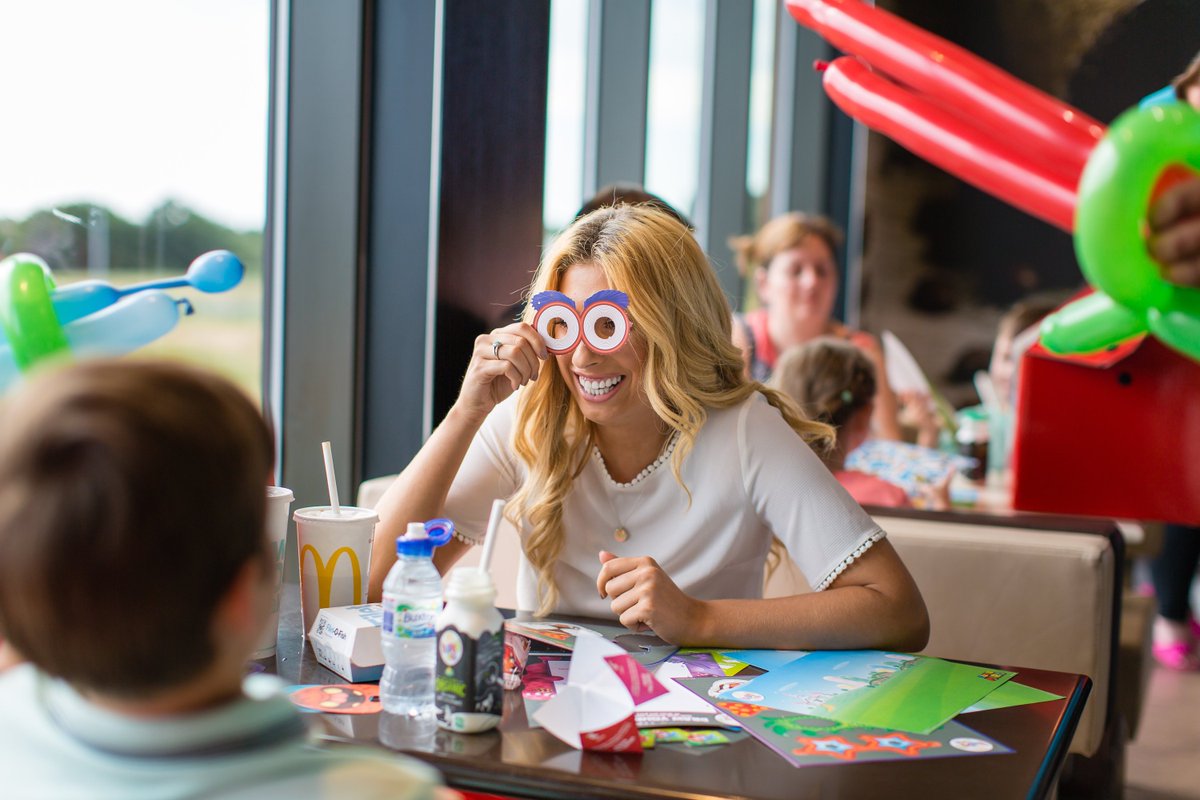 StaceySolomon's tweet photo. Who doesn't love a balloon animal?! The crew at the @McDonaldsUK Family Fun Day were such whizzes at this - my boys and I were so impressed! Want your own? Find out when your local restaurant is hosting an event: https://t.co/pbeOVMgh4M #familygoodtimes #ad https://t.co/5C9fpxlpEs
