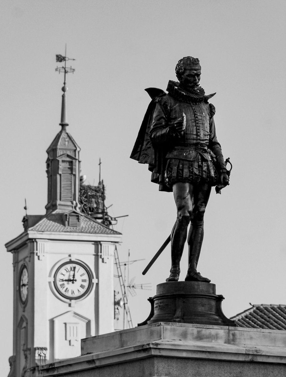 La #SemanaCervantina, declarada Fiesta de Interés Turístico Nacional, comienza este lunes en #AlcalaDeHenares con su enorme mercado medieval. #Cervantes