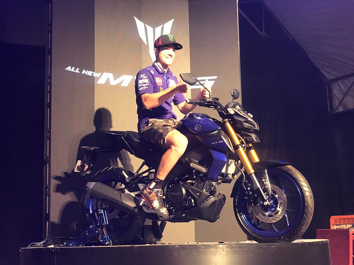 YamahaMotoGP's tweet photo. Another big event!
@maverickmack25 and @ValeYellow46 helped launch the all new Yamaha MT-15 this evening.
For the full video see: https://t.co/sQdPB2MI9B (start watching from 09:50)
#Yamaha | #RevsYourHeart | #MovistarYamaha | #MotoGP | #ThaiGP | #MT15 | #BornOfDarkness https://t.co/smxVCk5yqJ