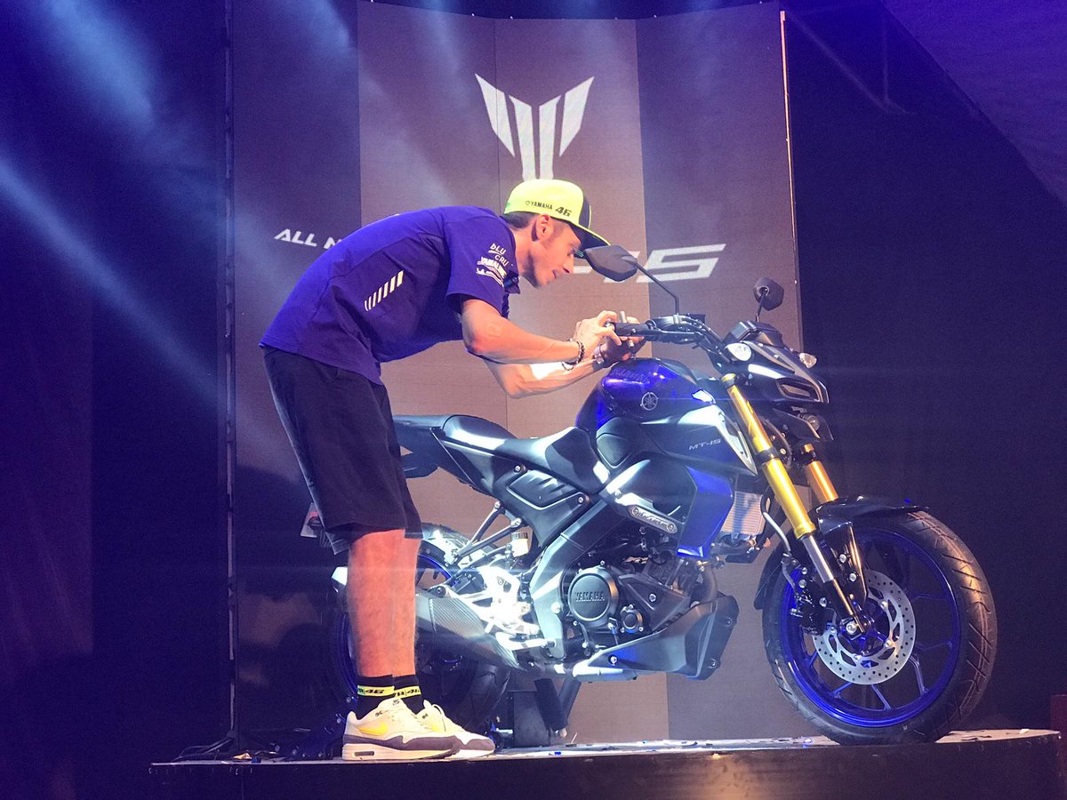 YamahaMotoGP's tweet photo. Another big event!
@maverickmack25 and @ValeYellow46 helped launch the all new Yamaha MT-15 this evening.
For the full video see: https://t.co/sQdPB2MI9B (start watching from 09:50)
#Yamaha | #RevsYourHeart | #MovistarYamaha | #MotoGP | #ThaiGP | #MT15 | #BornOfDarkness https://t.co/smxVCk5yqJ