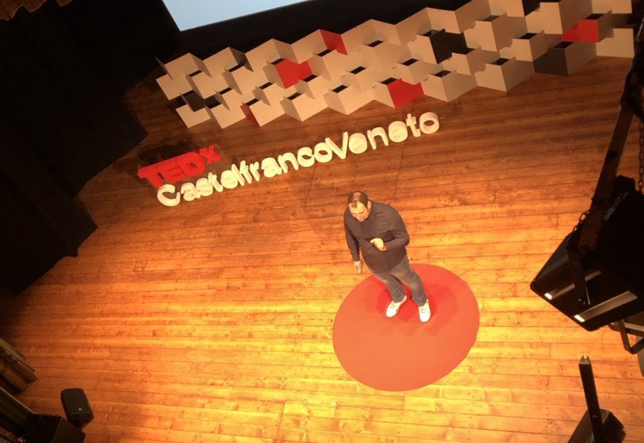 TEDxCastelVto's tweet photo. Il primo speaker a salire sul palco di #TEDxCastelfrancoVeneto #frammenti è #NicolaDinato! In bocca al lupo a tutti! https://t.co/ke6doNT54e