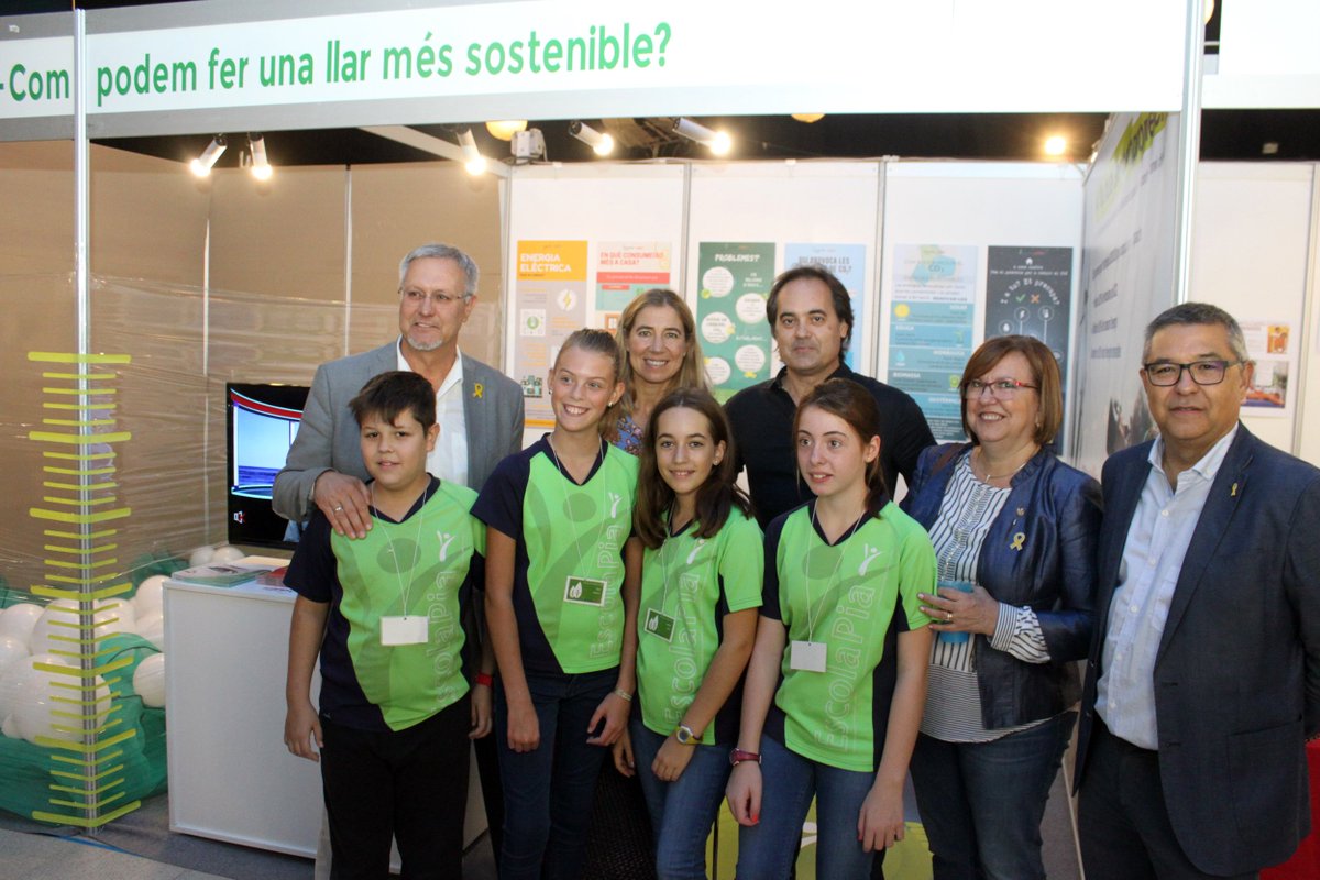 ajtarrega's tweet photo. 📸La 19a Fira del Medi Ambient converteix #Tàrrega en un gran aparador verd que promou la conscienciació ecològica. La restauradora @adaparellada inaugura el certamen reivindicant el patrimoni culinari autòcton. Un ampli programa d'activitats fins diumenge #FiraMediAmbientTàrrega https://t.co/fUr8613QC7