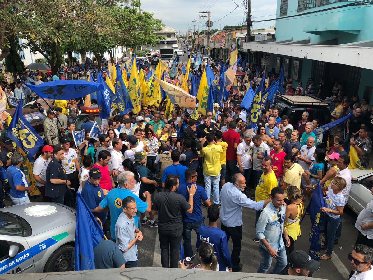 sigamarconi's tweet photo. Caminhada rumo à vitória chegou no município de Trindade. O cidade foi uma das escolhidas para encerrar a a campanha da coligação Goiás Avança Mais.
#Zé45 #ZéEliton45 #Zé45NoSegundoTurno #Marconi456 #MarconiSenador456 #EuConfioNoMarconi #LúciaVânia405 https://t.co/Er0jy8158O