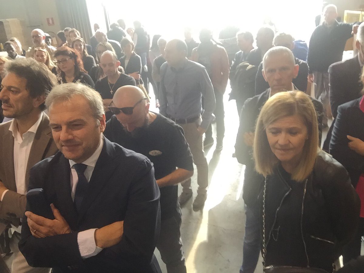 GiuseppeGuerin1's tweet photo. Il dott. Longhi dell'industria #ITALFIM noi non facciamo beneficienza ma abbiamo trovato nella #CooperativaSociale #BergamoLavoro un partner affidabile che ci fornisce lavorazioni di qualità e con queste siamo competitivi e solidali ! https://t.co/6mh1hOB3a9