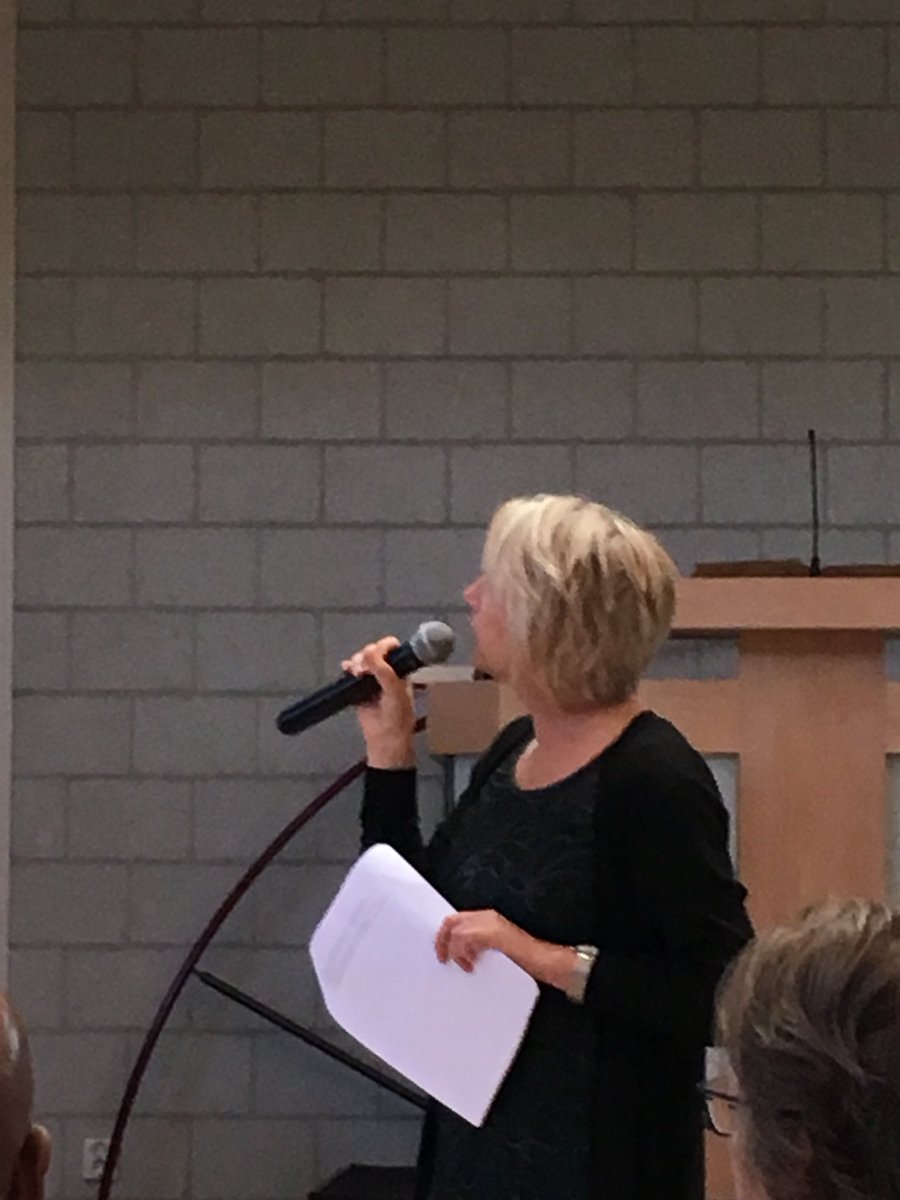 JolienElshof's tweet photo. In gesprek met @ellyvanwageningen wethouder #duurzaamheid in Lelystad op bestuurderscongres in Apeldoorn #cuzw over dilemma’s #werkgelegenheid en duurzaamheid en beperken overlast https://t.co/Q5BziBmPgi