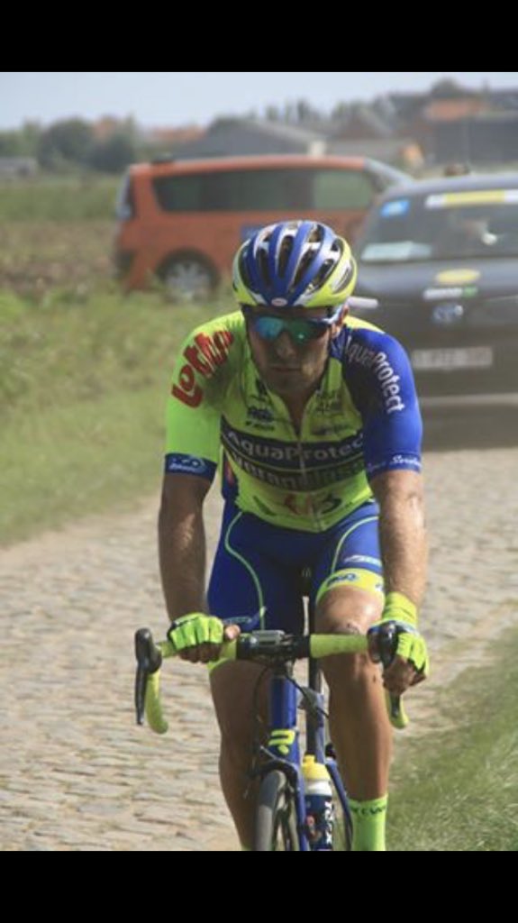 PetitAdrien62's tweet photo. Tu étais échappé pour ta 1ere participation sur la course de tes rêves #ParisRoubaix . Un super mec, un guerrier sur le velo je suis sous le choc. Courage à toute ta famille. https://t.co/vYodKVHDFU