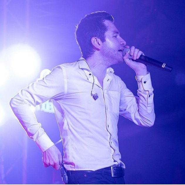 memogarzaa's tweet photo. Que bonito cantaron mi gente de Wilson,NC 🎤 #HastaPronto https://t.co/CaD1PxSm66