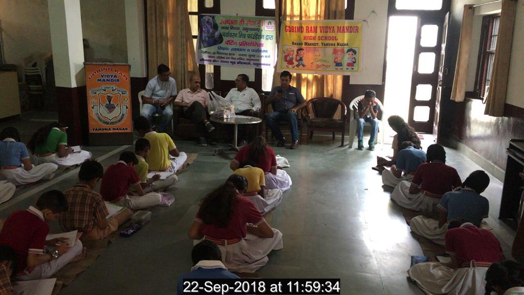 गोविन्द राम विद्या मंदिर स्कूल में स्वछता ही सेवा के तहत कैंप का आयोजन किया गया जिसमें नगर निगम के मुख्य सफाई निरीक्षक श्री अनिल नैन ने गीला व सूखा कूड़ा अलग-अलग कूड़ेदान में डालने के लिए प्रेरित किया व पेंटिंग प्रतियोगिता में अव्वल आये बच्चों को सम्मानित भी किया I   #SwachhManch