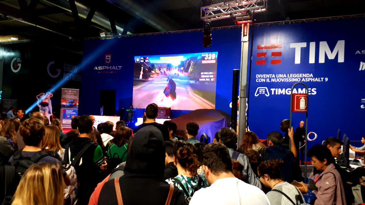 TIM_Official's tweet photo. Sul palco di #TIMGAMES c'è ancora l'adrenalina delle sfide di ieri ad @Asphalt 9: Legends!
Il sabato della #MGW18 sta per cominciare, non perdete la nostra diretta Facebook alle 14 insieme ai Mates! https://t.co/cxbz9sdaZs