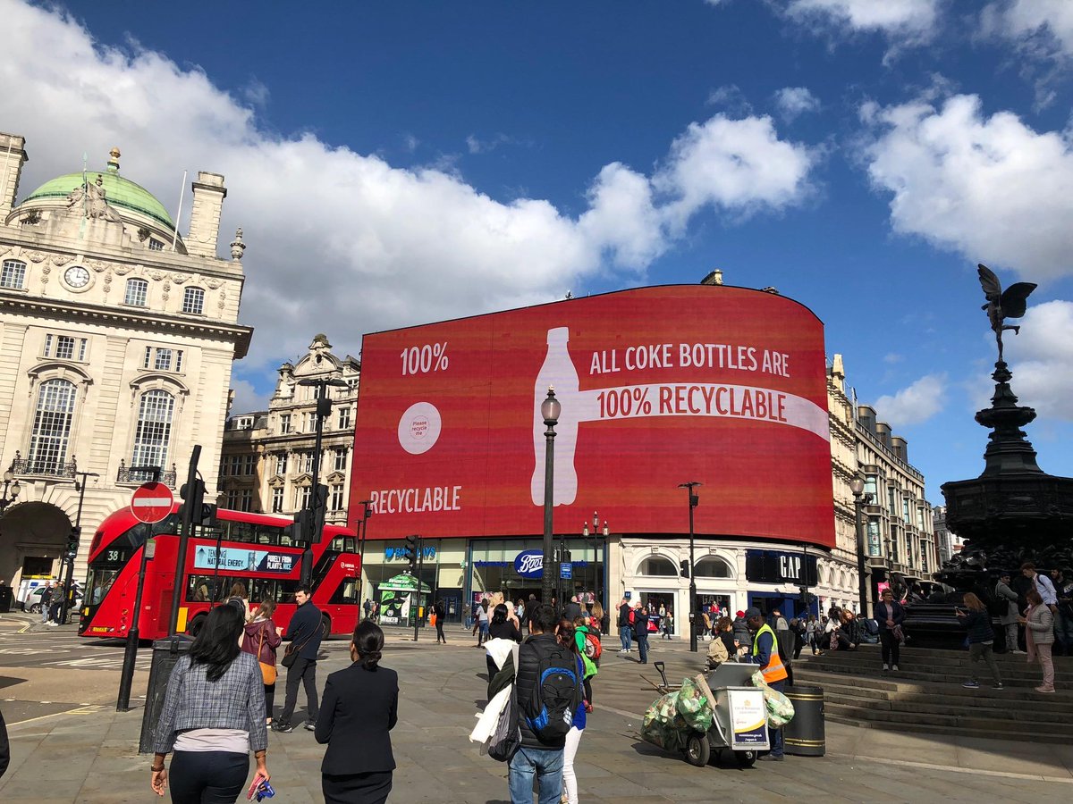 CocaColaEP's tweet photo. To celebrate #RecyclingWeek, Coca-Cola took over the famous billboard in Piccadilly Circus to showcase our new adverts #ActionOnPackaging #CokeDunks https://t.co/afte3UTRvF