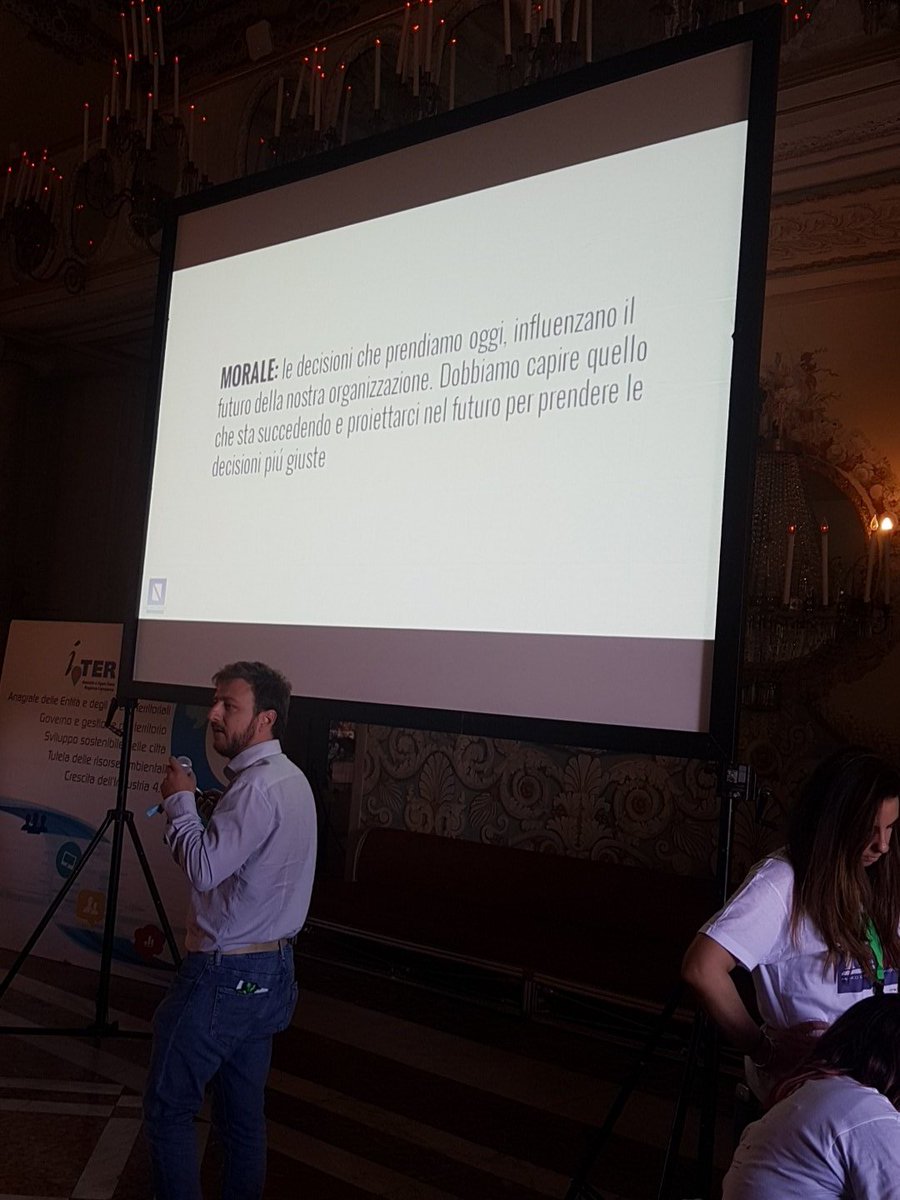 FPA_net's tweet photo. Oggi è il futuro dell'Italia. #hacknight18 #hackNA @Reg_Campania @FPAsocial @Almawave @G_Stagno @marinabbasta @icitylab_fpa https://t.co/eRS31mJScS