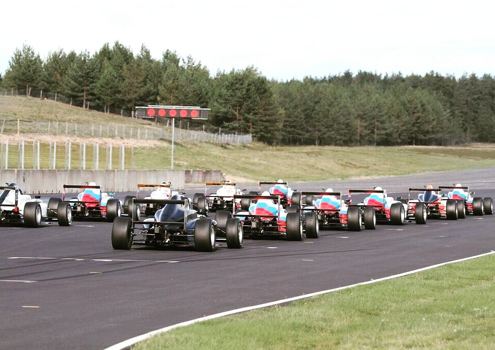 SMPF4's tweet photo. Waiting for the next race weekend! 🚥🏁
#F4 #F4NEZ #Racing #startinggrid #redlights https://t.co/MIIy0epz1t