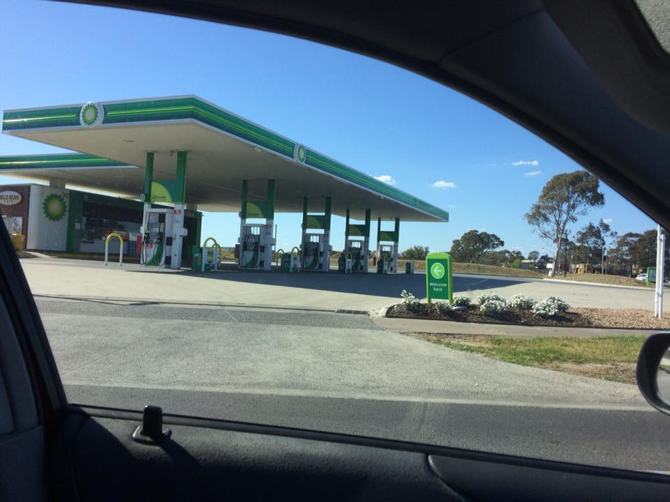 fuel_strike's tweet photo. @Coles @BP_plc @woolworths @7NewsSydney @7NewsBrisbane  @9NewsQueensland 

Looks like the snap 7 day strike on BP and Coles Express/Shell service stations is starting to work, images coming on of servos that are empty.

not long to go now till the @fuel_strike on October 26th https://t.co/vxIBhfQkJQ