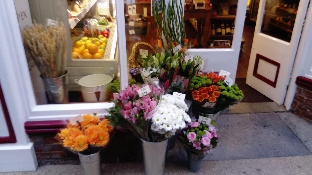 Touches of rich autumnal colour to brighten a grey morning! #Harvest <a href="/KingsgteVillage/">KingsgateVillage</a>