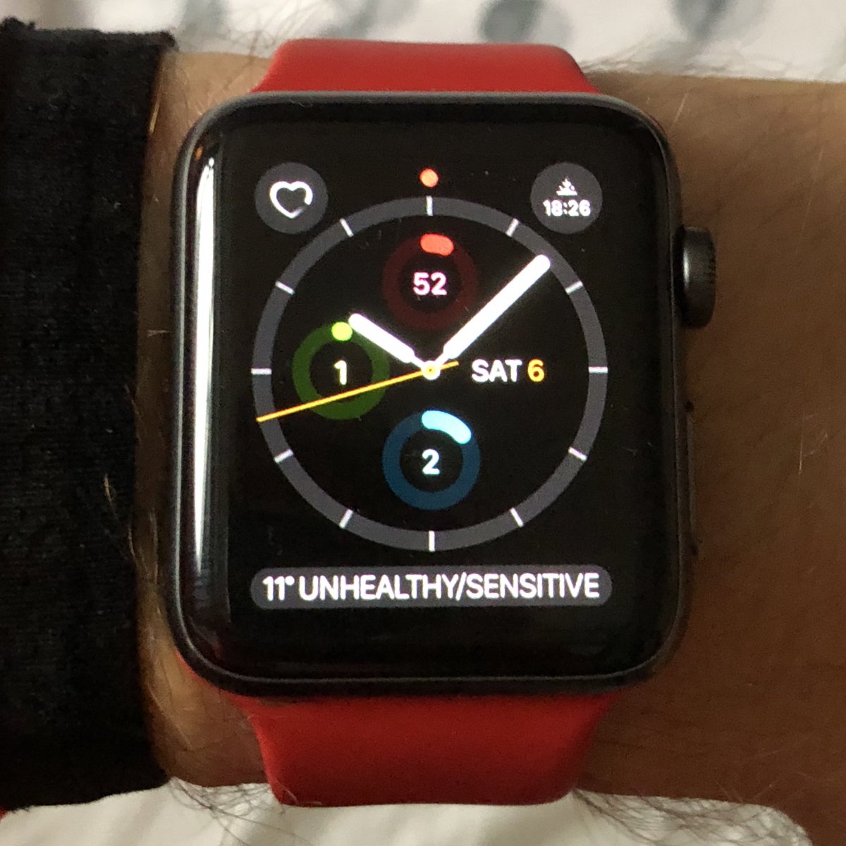 foofighter1111's tweet photo. Was worried my watch was starting to get personal; took me a while to realise it was a reference to the air quality... https://t.co/n9FVizxKhV
