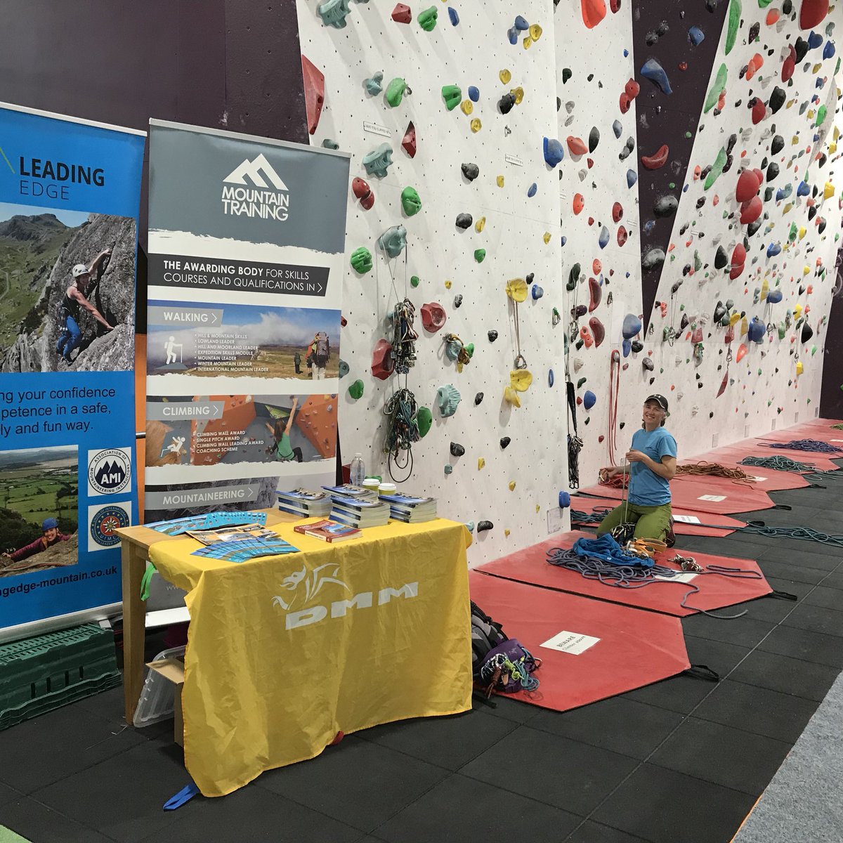 About to start our ropework sessions for @womenclimbs @HarroWall 400 very keen women here to share their enthusiasm and passion for climbing. @TGCclimbing @womenoutdoors @UKClimbing @Team_BMC @the_AMI @MT_Association @MtnTraining