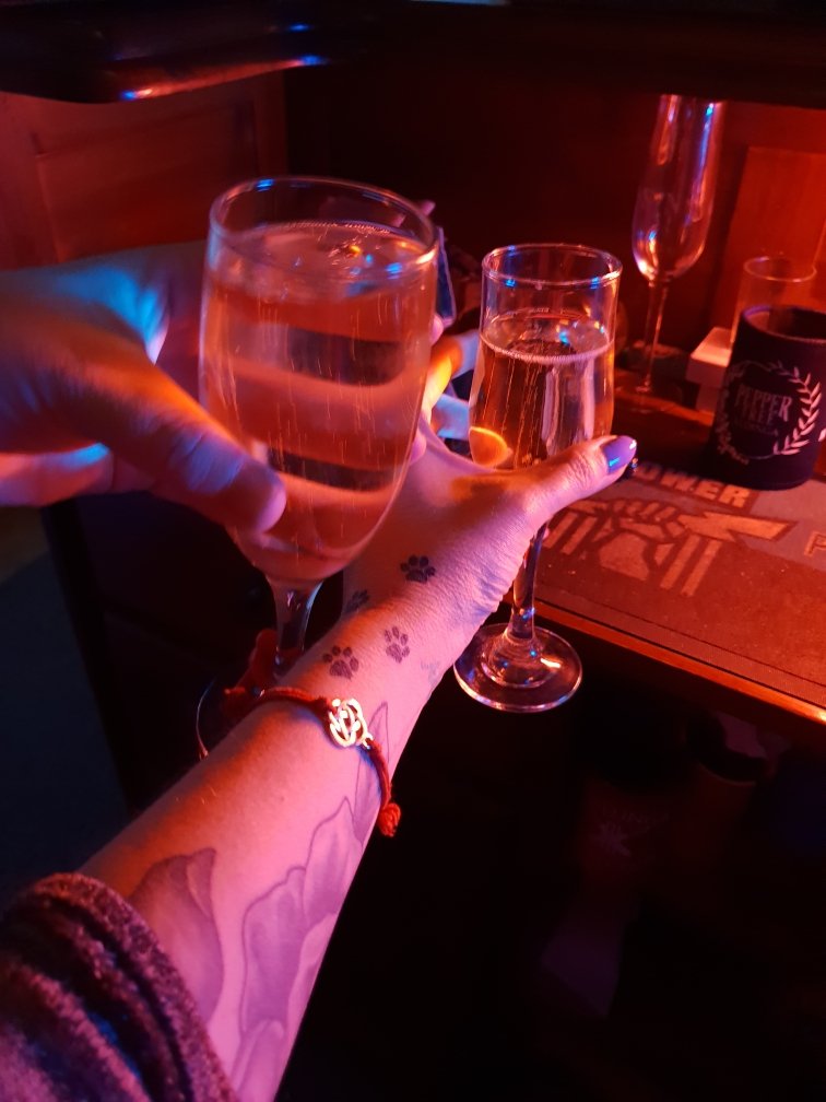 MrsBargearse's tweet image. Drinks and shenanigans with @JoviiiGirl and @kezz79 #wellneeded