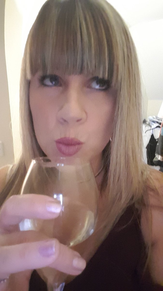 kelizray's tweet photo. Have to say wine does strange things to me brings out the true me #winelover https://t.co/LoWpy8BeZZ