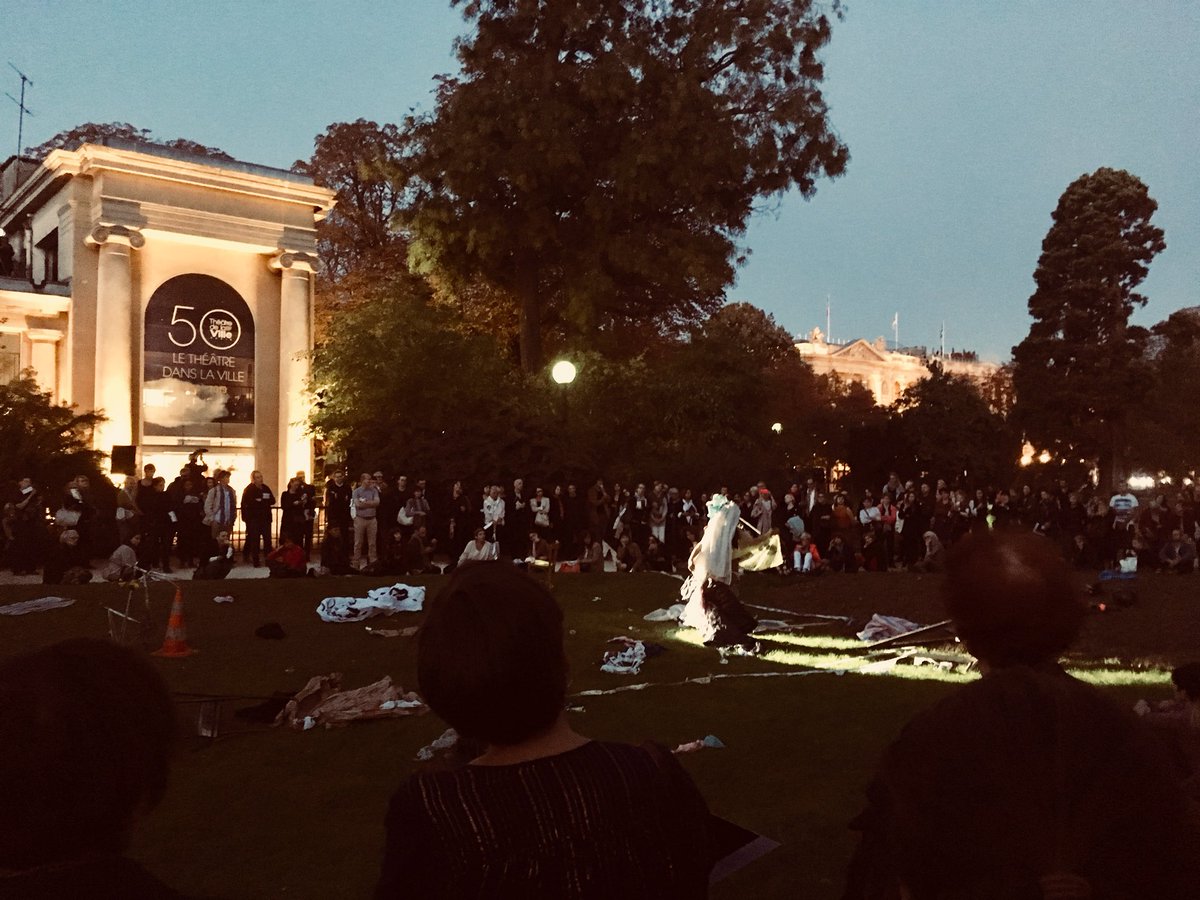 entreedirecte's tweet photo. Quelle chance d’avoir vu Takao Kawaguchi dans son defi d’évocation du légendaire Kazuo Ohno, transfigurant le dehors et la scène du @TheaVilleParis ! Fascinant, courageux, singulier... les mots ne pourront jamais assez lui dire merci pour ces images et sensations #arigato #butô https://t.co/g4Q8VA8znF