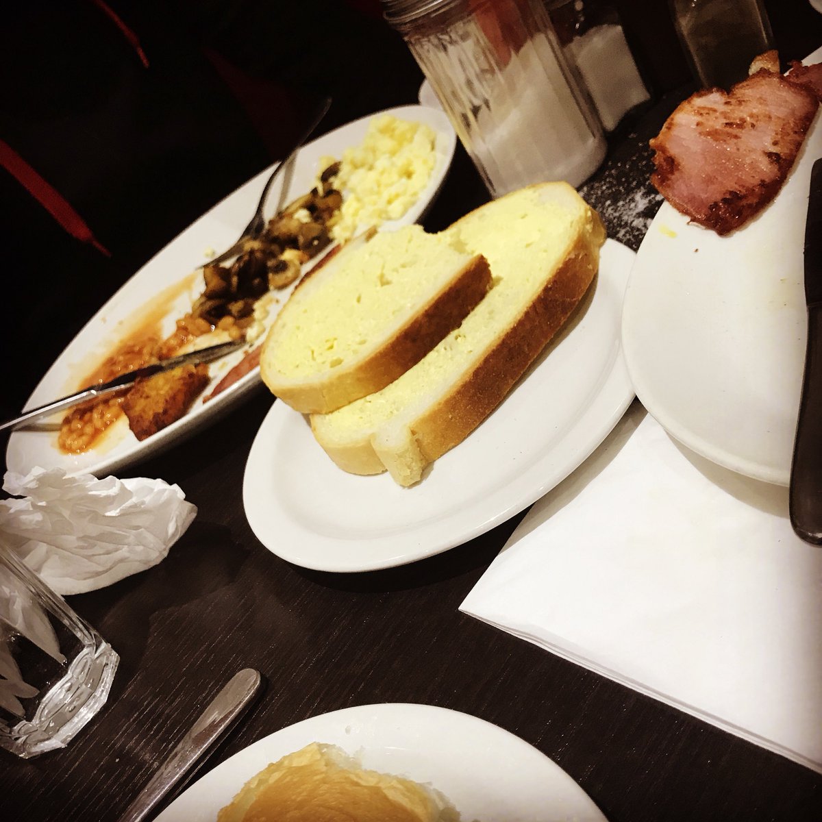Great breakfast at the Halfway Cafe this morning! #fryup #family #delicous #stuffed!