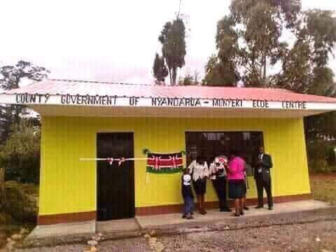 SololoMutai's tweet photo. #DevolvedImpunity
Nyandarua governor Francis Kimemia together with County officials traveled in these SUVS to launch an iron sheet ECD class. County governments delivers
#MyWasteMyResponsibility https://t.co/SMTFm4VhUr