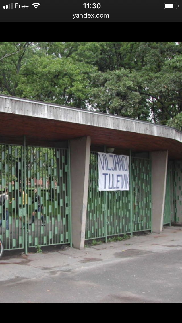 ClaudeJeanDameV's tweet photo. Bien arrivée au stade de Viljandi Tulevik. Heureusement je suis en gradin, mais cette tribune (gratuite) n’est pas une légende, elle existe vraiment.. Go #Tulevik
La bâche est prête haha
#teamParieur https://t.co/jSA8r0WRNb